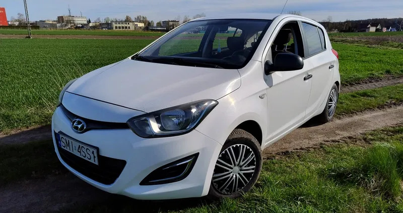 śląskie Hyundai i20 cena 10000 przebieg: 223000, rok produkcji 2014 z Tychy